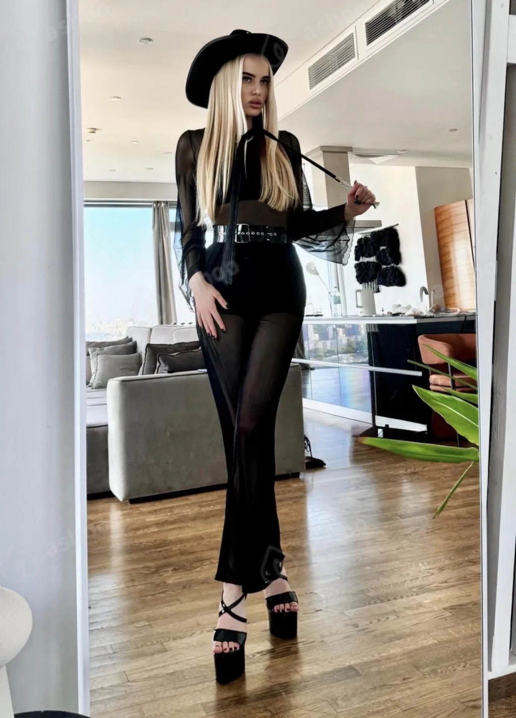 Alana sensual Sadist 17