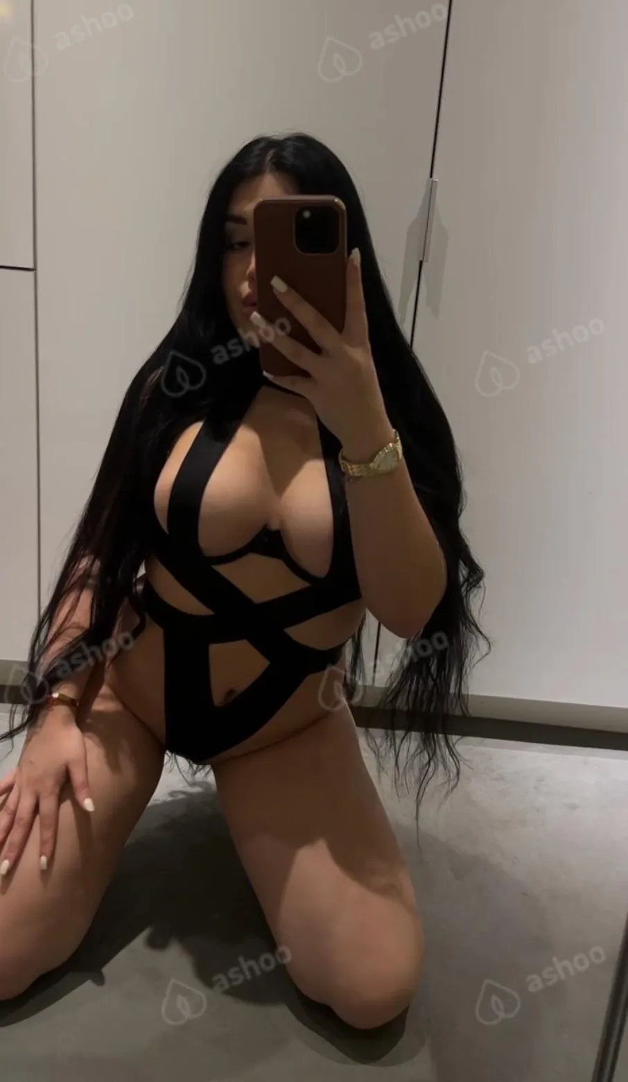 PUSSY NIKA 1