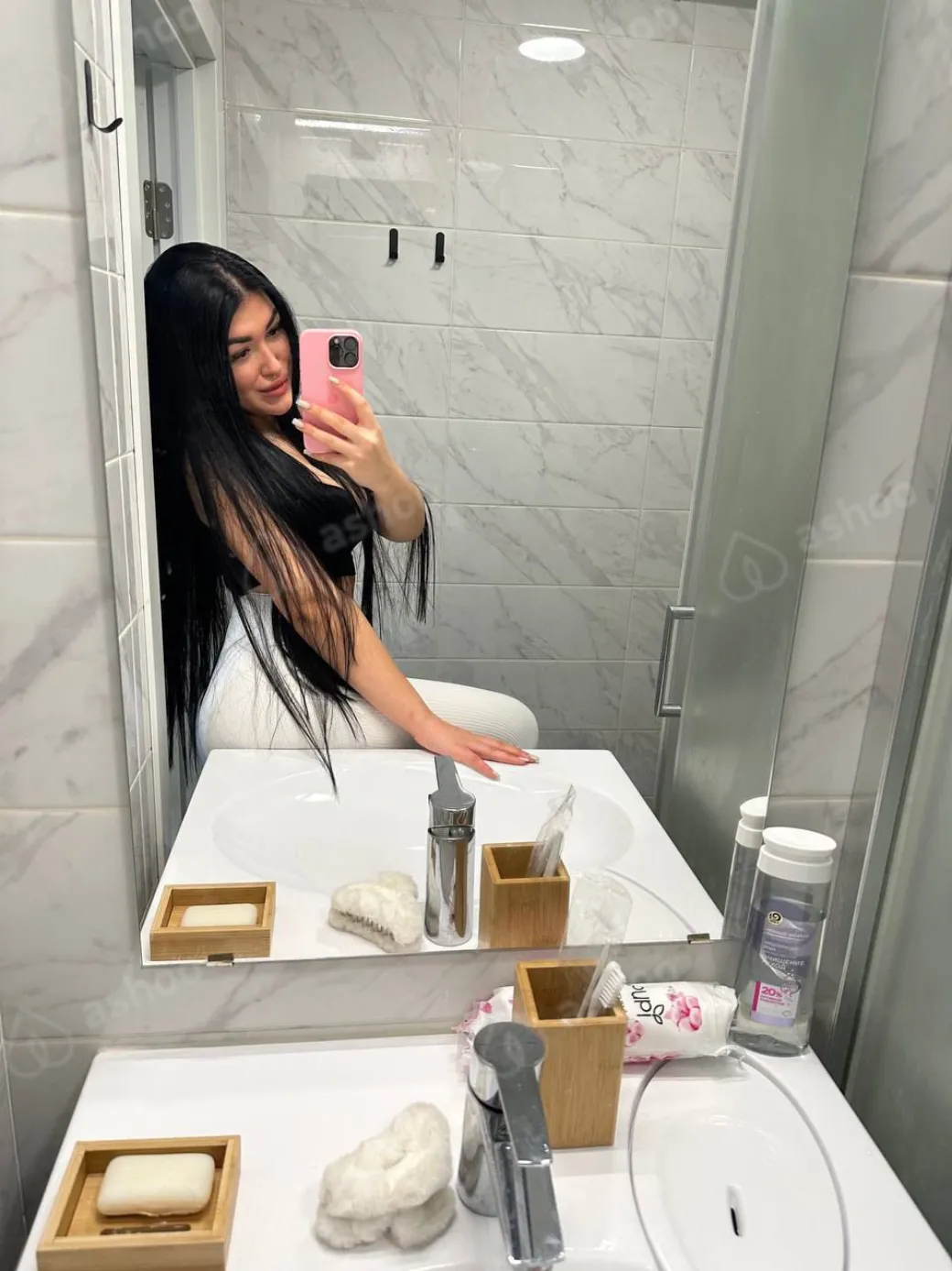 PUSSY NIKA 4