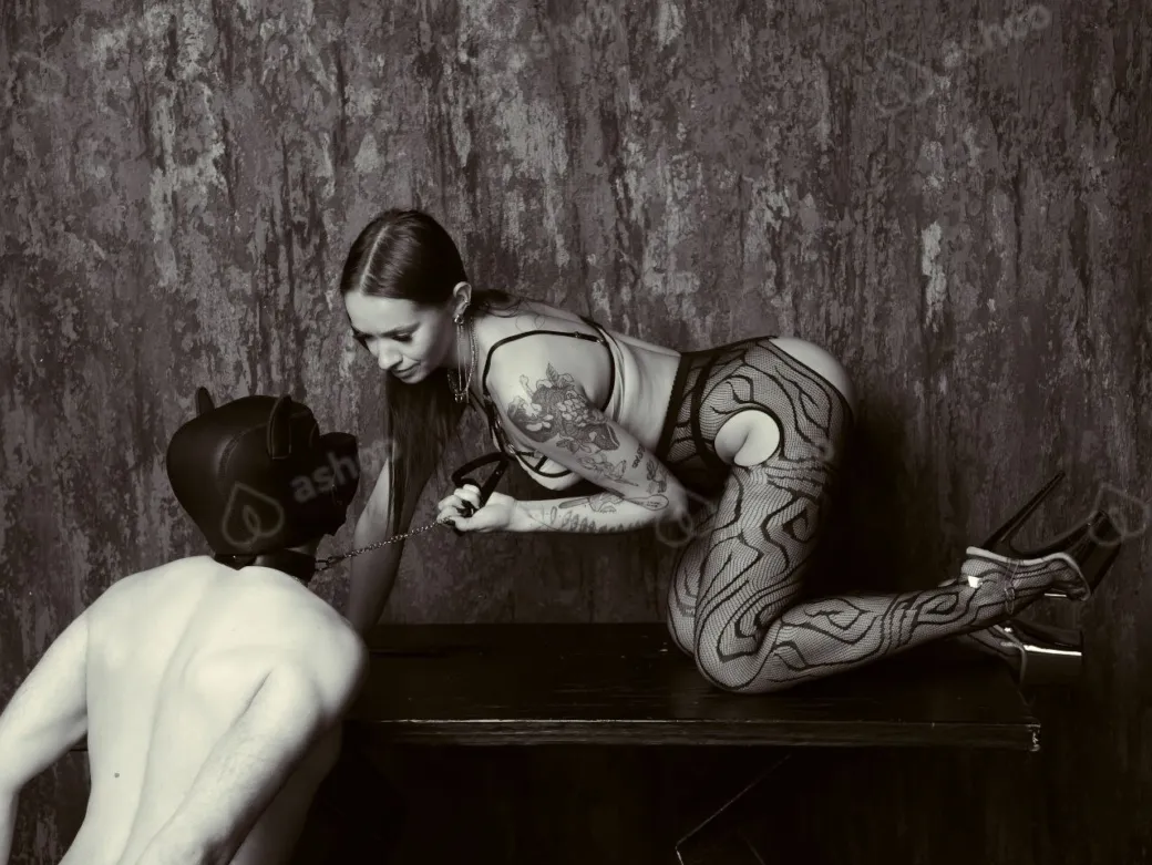 Mistress Julia 17