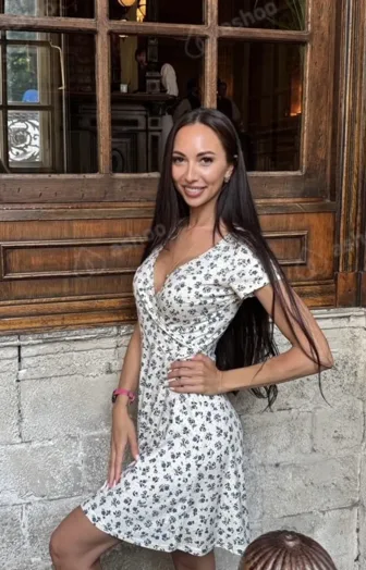 Alina Valmon